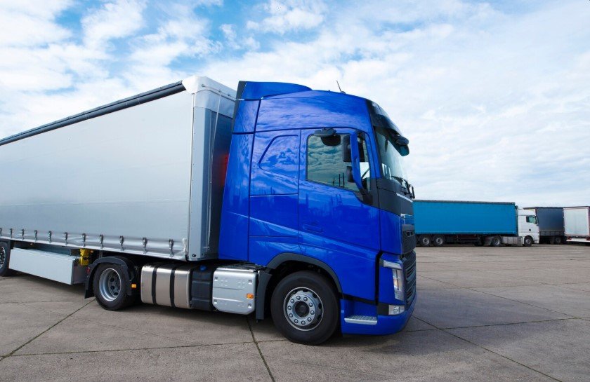 «Автостат» зафиксировал обвал импорта новых грузовых автомобилей в РФ