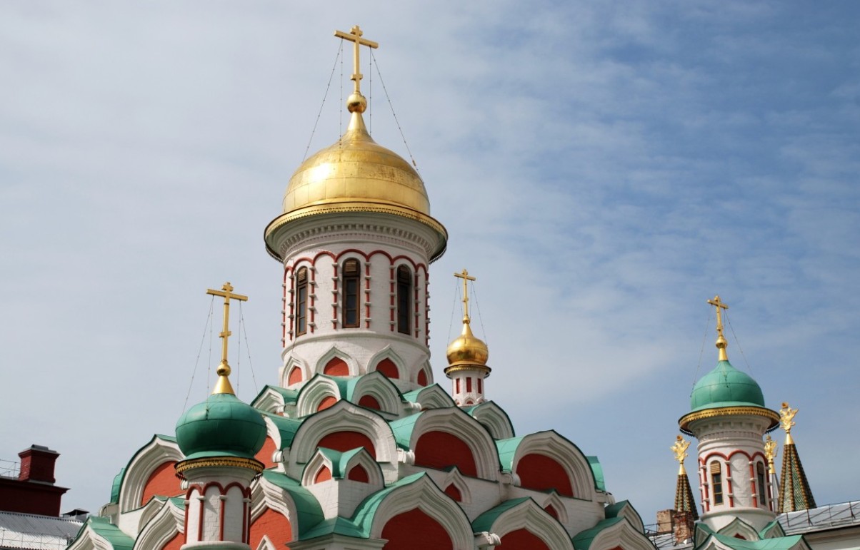 РПЦ способствует духовному развитию общества, считает депутат Романов