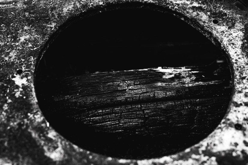 В ХМАО восьмилетний мальчик провалился в незакрытый канализационный люк