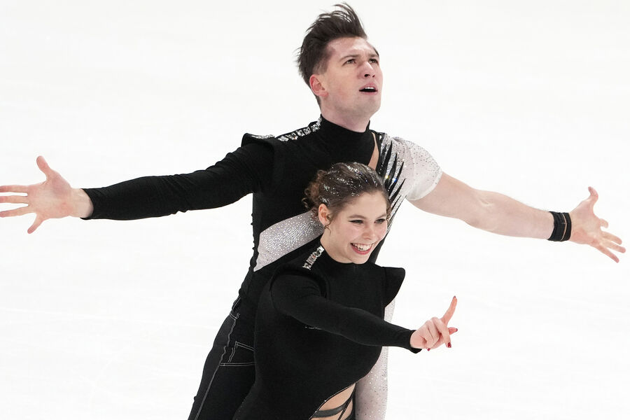 Фигуристы-парники Мишина и Галлямов выиграли чемпионат России по прыжкам