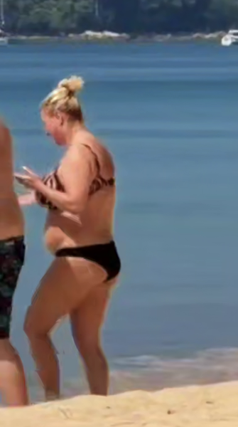 Певица Семенович сообщила, что ее мать расстроилась из-за слухов о лишних кг