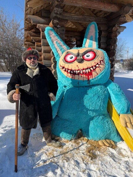 Гендиректор липецкого парка показал чучело Лабубу перед сожжением на Масленицу