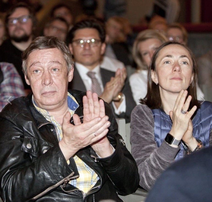 Михаил Ефремов возвращается на сцену с успешной премьерой спектакля «Без свидетелей»