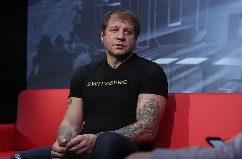 Александр Емельяненко высказался о признании женских единоборств официальным спортом